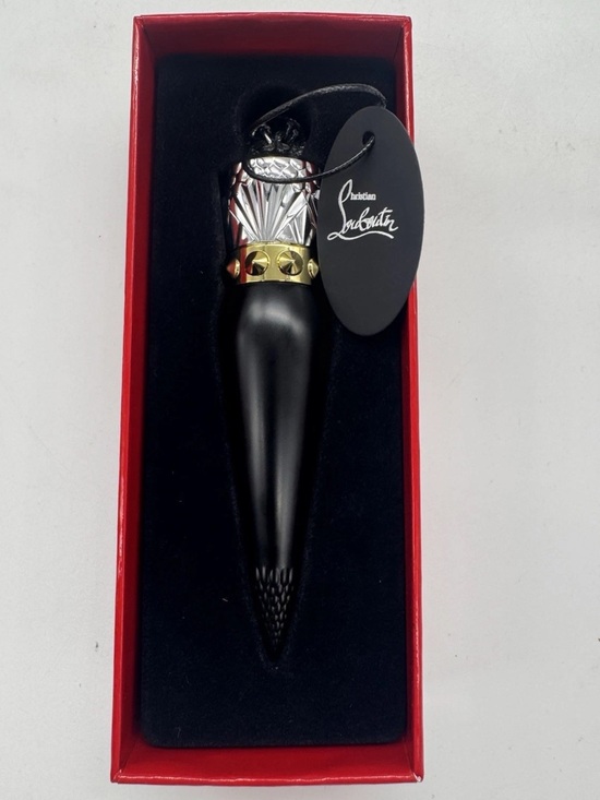 Christian Louboutin Other - Christian Louboutin Velvet Matte Lip Colour Lipstick - Red Dramadouce 005M NIB
